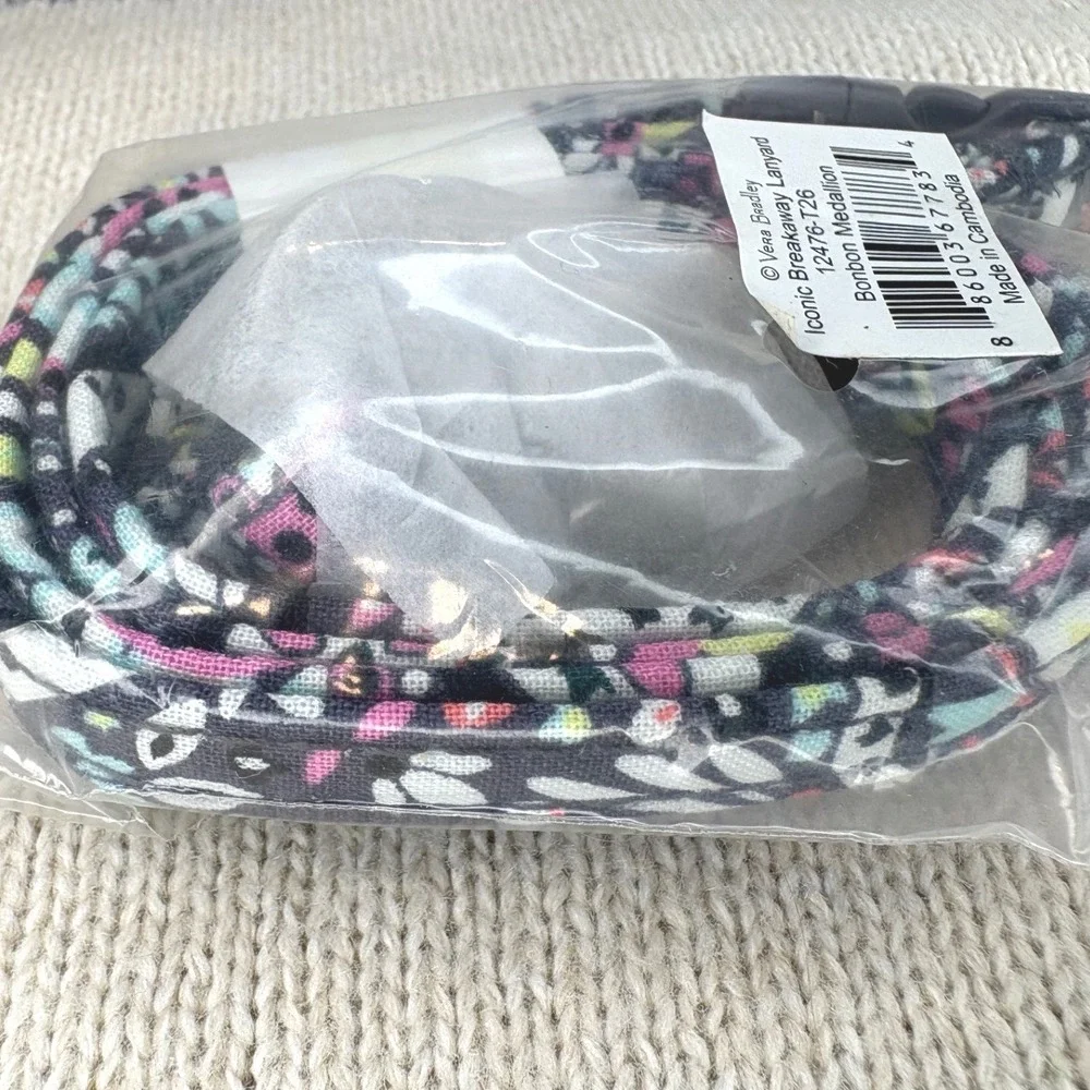 Vera Bradley Retired Bonbon Medallion Iconic Breakaway Lanyard NWT  ID Badge